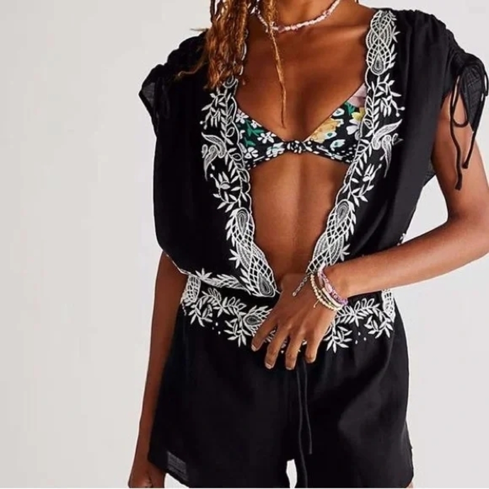 NWT Free People Weila Black Vneck Embroidered Short Romper/Cover Up Medium